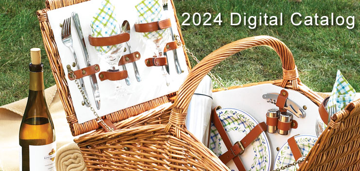 Picnic at Ascot アルファベット 竹製チーズ/チャルトリーボード クラッカー用の文字の形に溝が刻まれています。セラミックディップ/オリーブボウルと竹製スプー Picnic at Ascot - Leading Designers of Fashionable Picnic Products